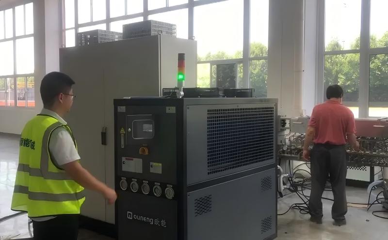 医药包材双螺杆挤出机精密温控——风冷式冷水机赋能医药级高品质生产